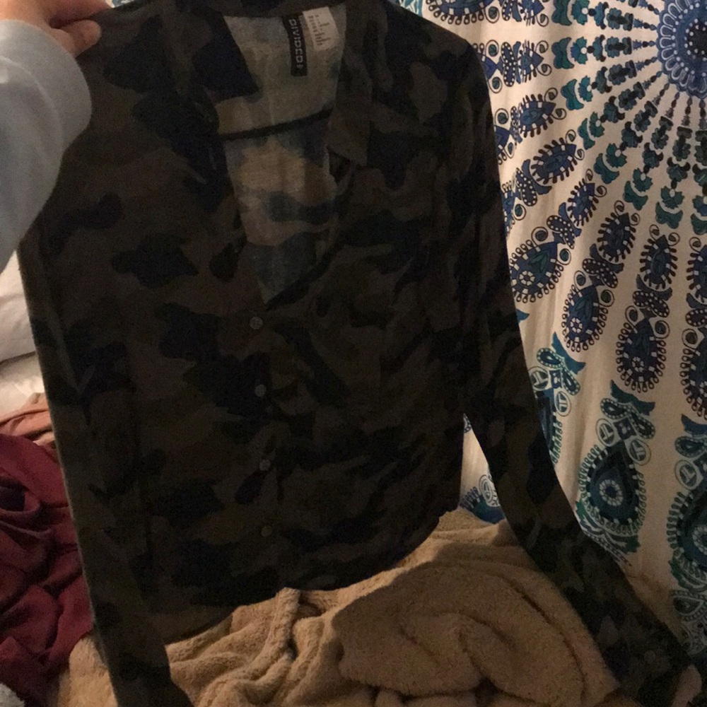 Buttoned camo top